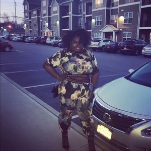 Fashion to figure crop top set